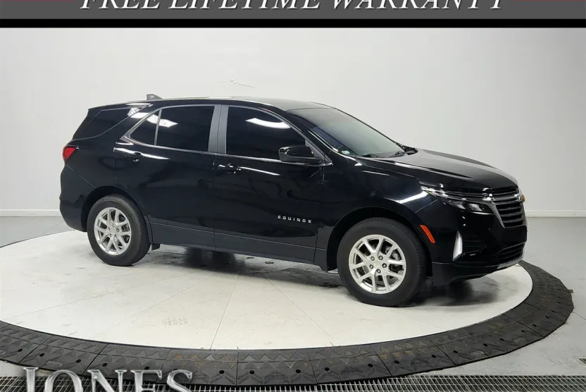 2022 Chevrolet Equinox LT photo 1