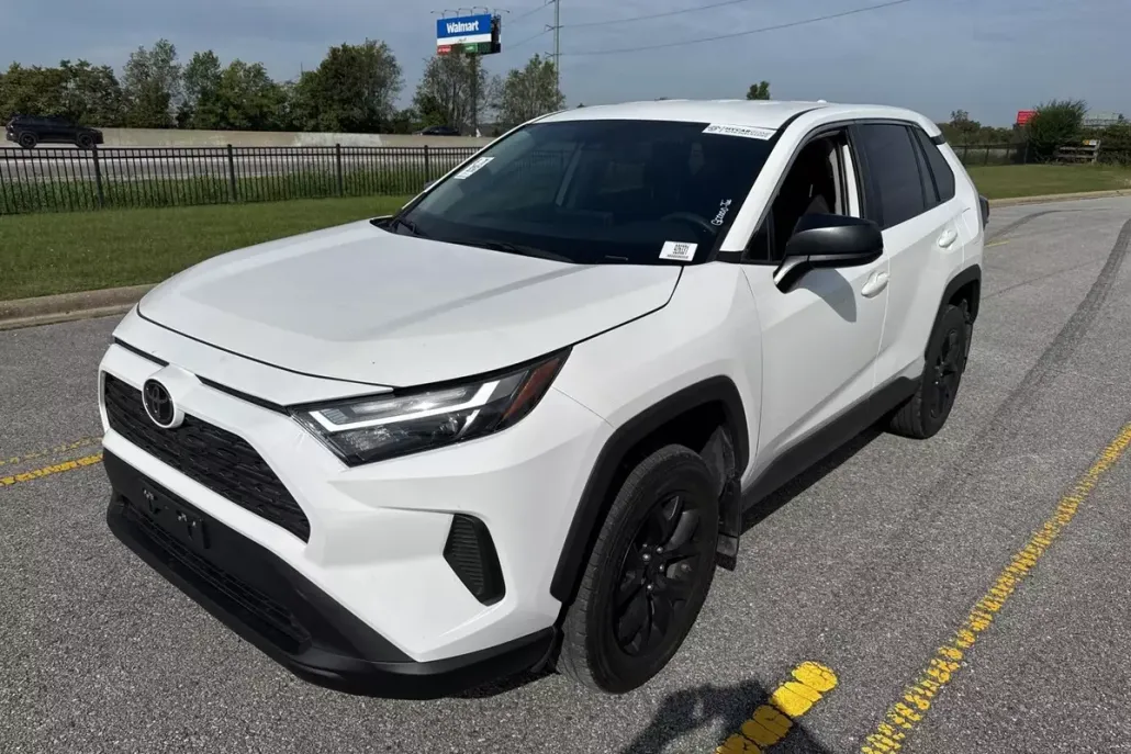 2024 Toyota RAV4 LE photo 1