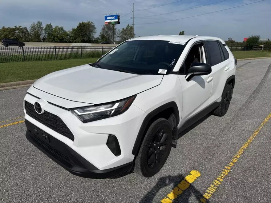 2024 Toyota RAV4 LE photo 1