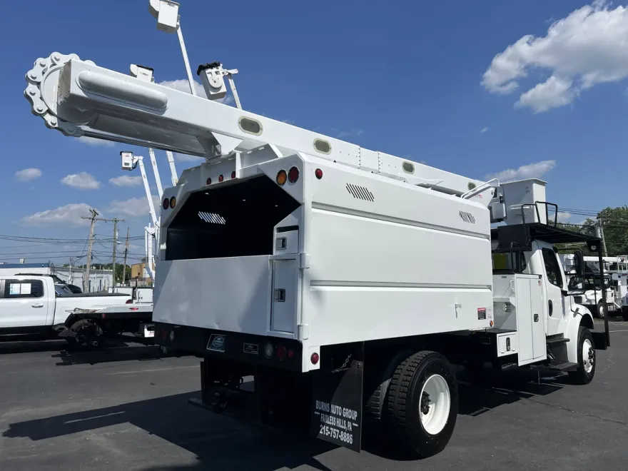 2017 Freightliner M2 106 Medium Duty photo 1