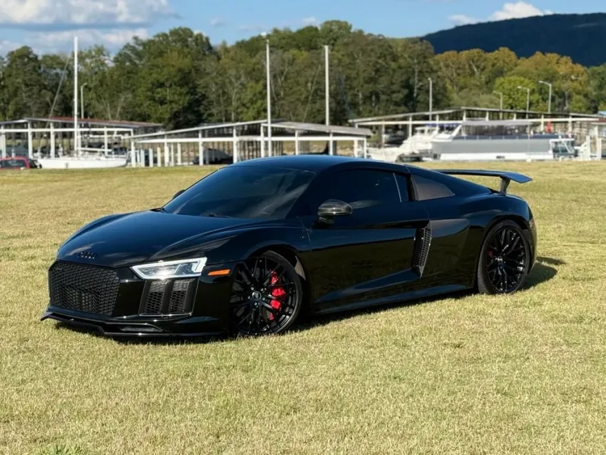 2017 Audi R8 5.2 V10 Plus photo 1