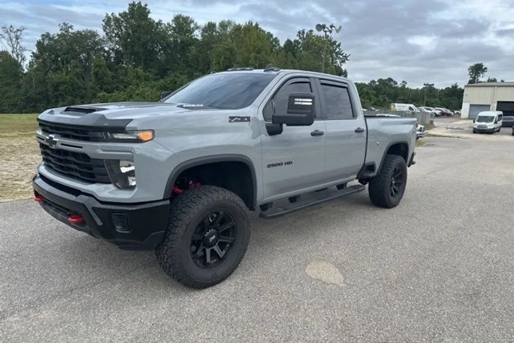 2024 Chevrolet Silverado 2500HD Custom photo 1