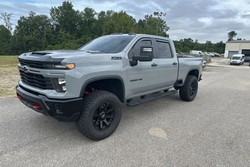 2024 Chevrolet Silverado 2500HD Custom photo 1