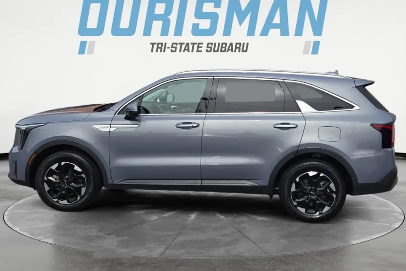 2024 Kia Sorento S photo 1