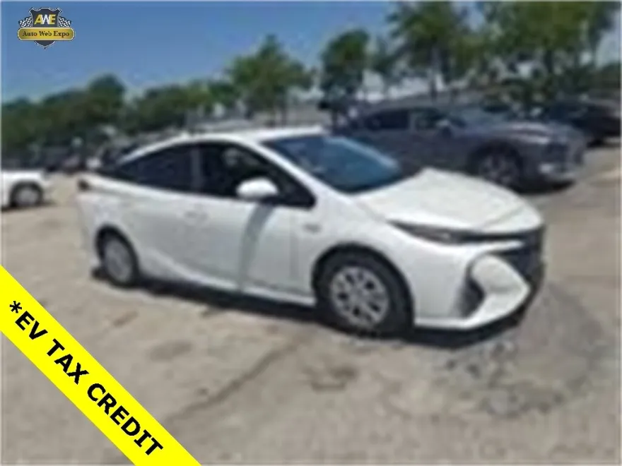 2017 Toyota Prius Prime Plus photo 1