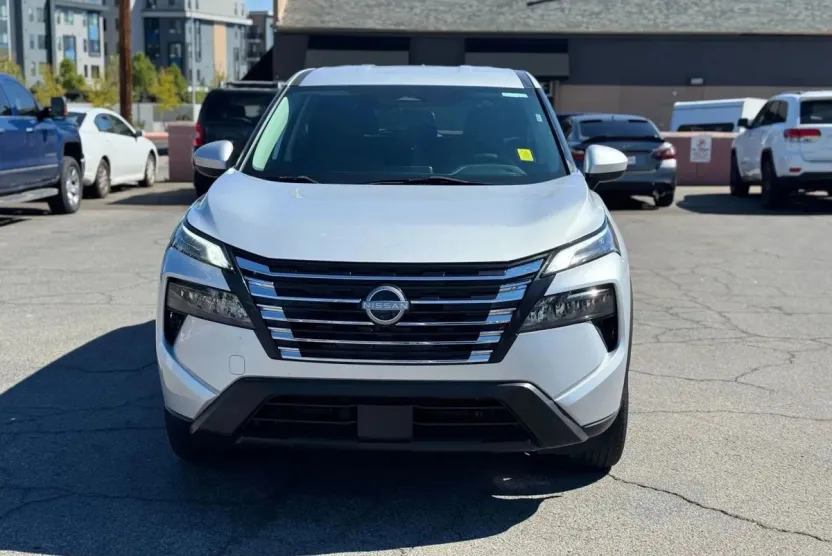 2024 Nissan Rogue SV photo 1