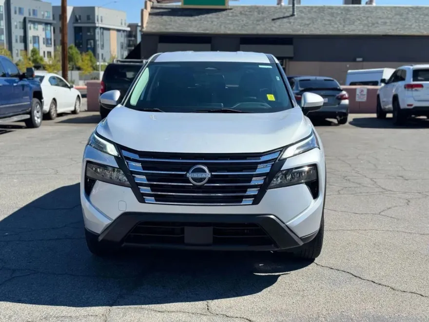 2024 Nissan Rogue SV photo 1