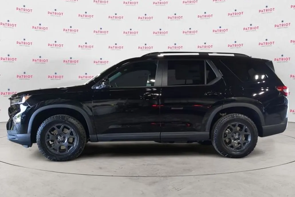 2025 Honda Pilot TrailSport photo 1
