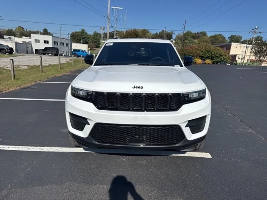 2025 Jeep Grand Cherokee Altitude photo 1