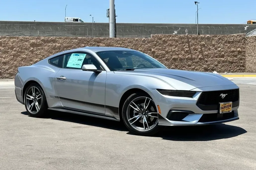 2025 Ford Mustang EcoBoost photo 1