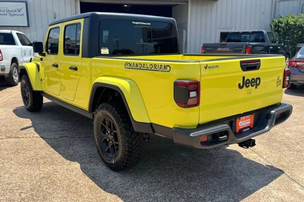 2024 Jeep Gladiator Willys photo 1