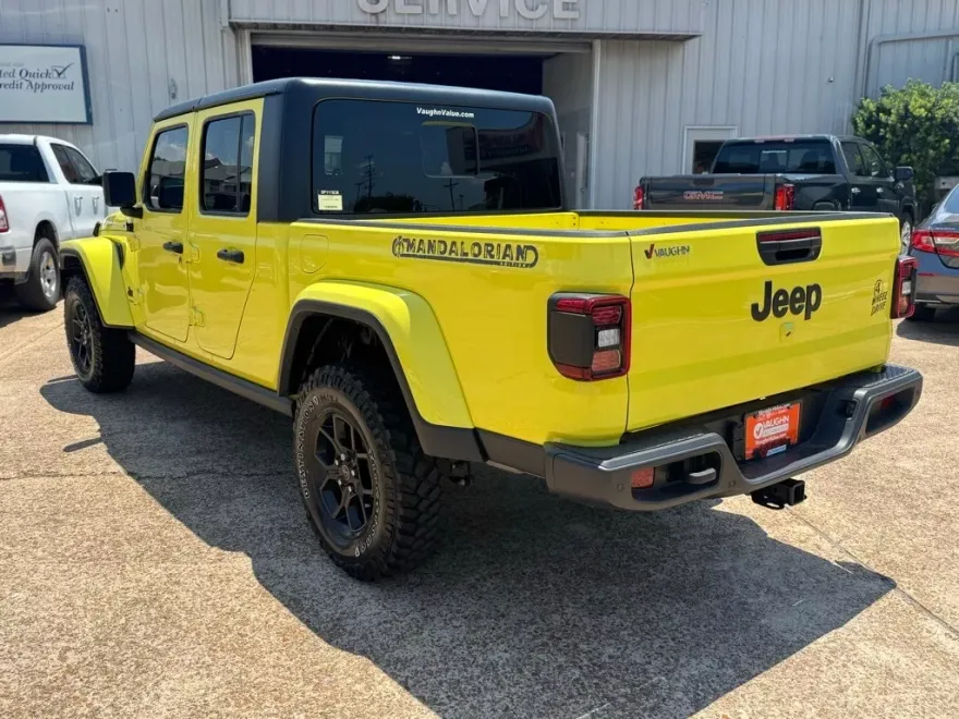 2024 Jeep Gladiator Willys photo 1