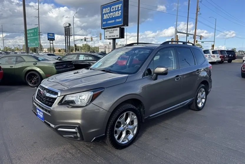 2017 Subaru Forester Touring photo 1
