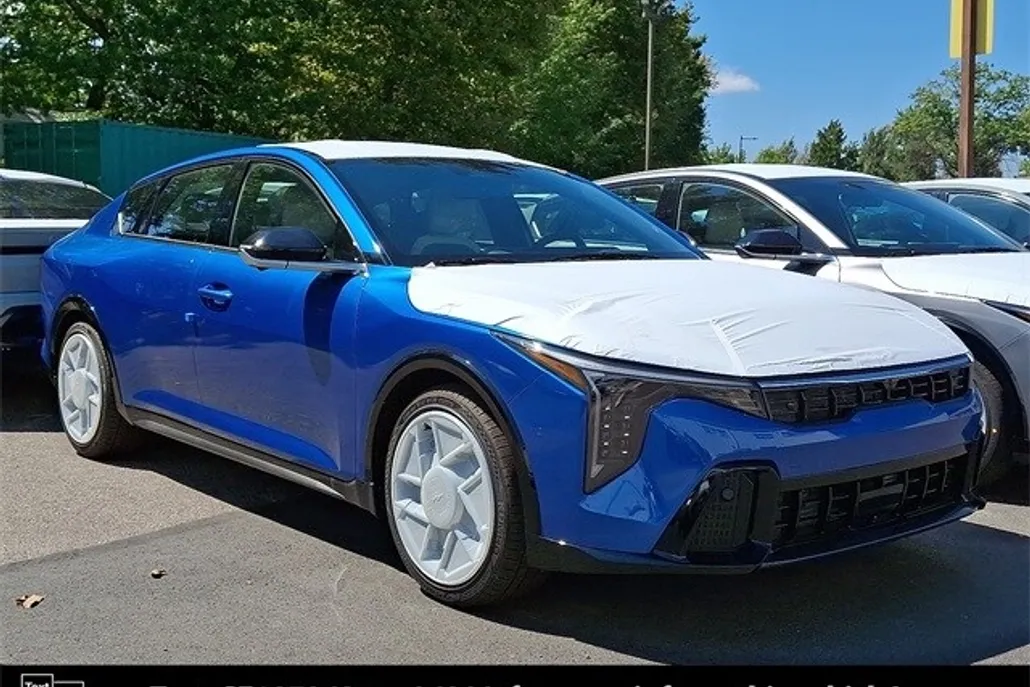 2025 Kia K4 GT-Line Turbo photo 1