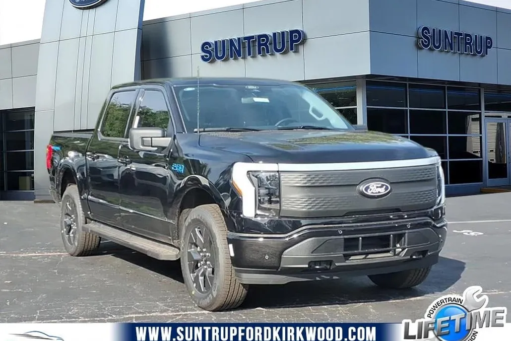 2025 Ford F-150 Lightning photo 1