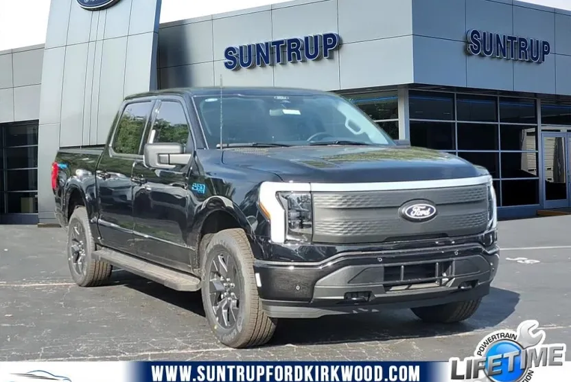 2025 Ford F-150 Lightning photo 1