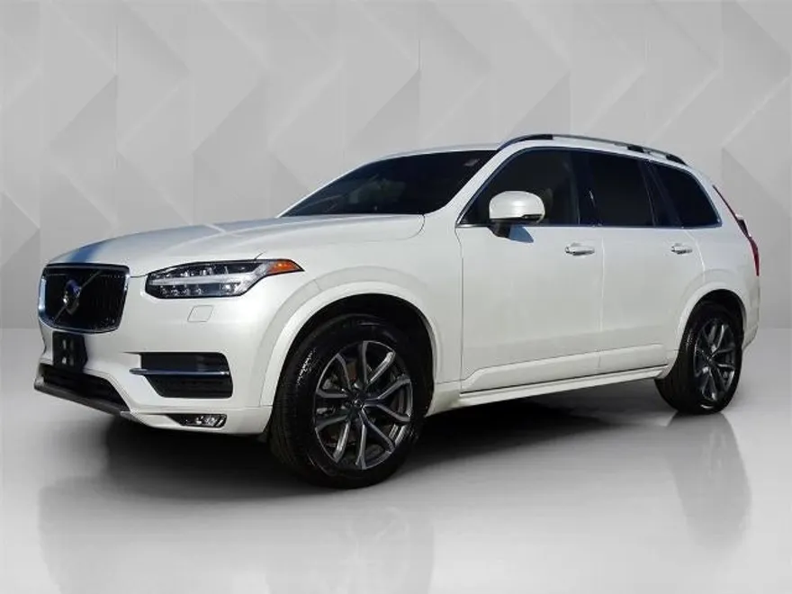 2017 Volvo XC90 T6 Momentum photo 1