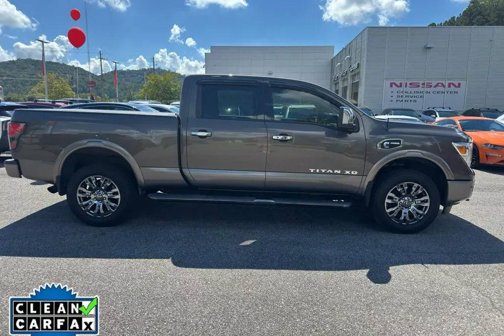 2018 Nissan Titan Platinum Reserve Crew Cab photo 1