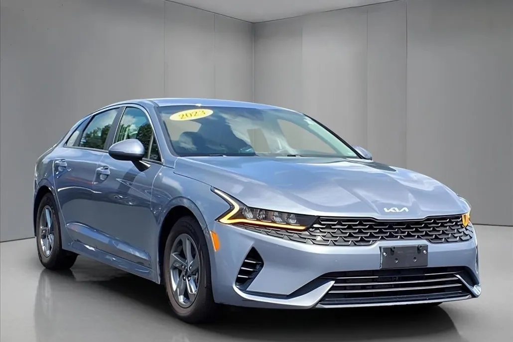 2023 Kia K5 LXS photo 1