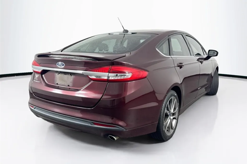 2017 Ford Fusion S photo 1