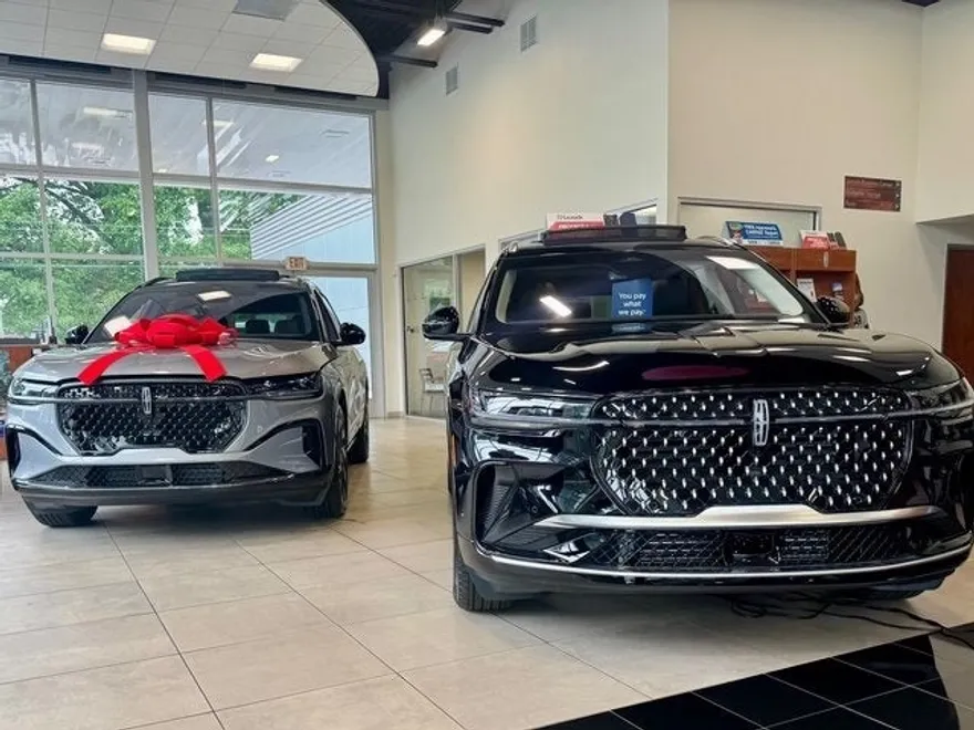 2023 Lincoln Aviator Black Label photo 1