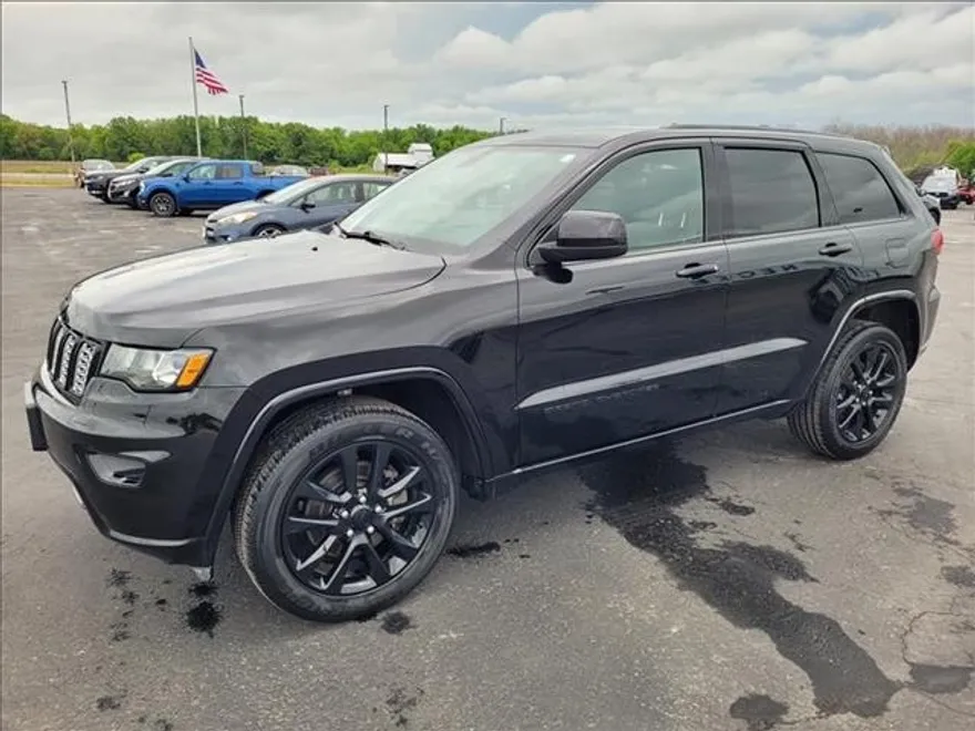 2021 Jeep Grand Cherokee Laredo photo 1