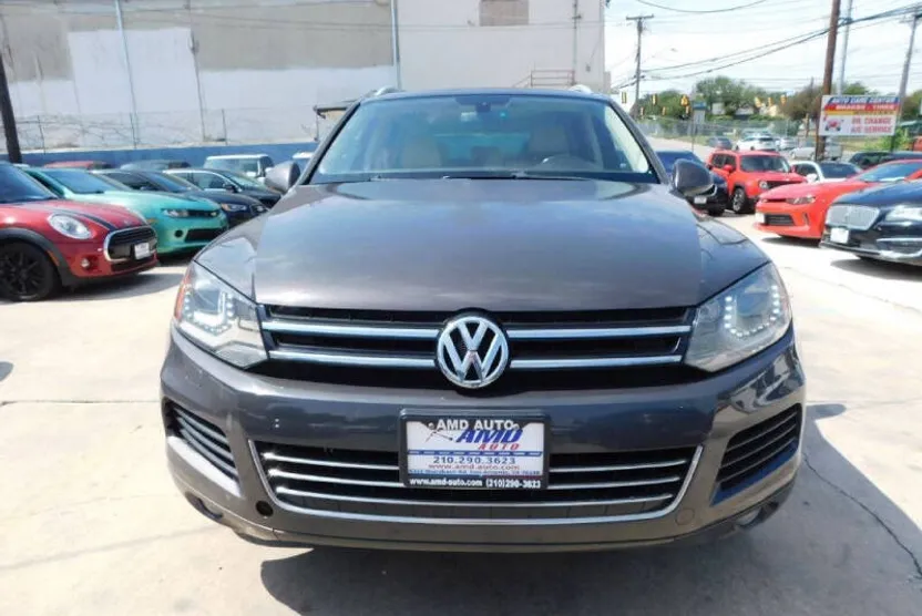 2013 Volkswagen Touareg V6 photo 1