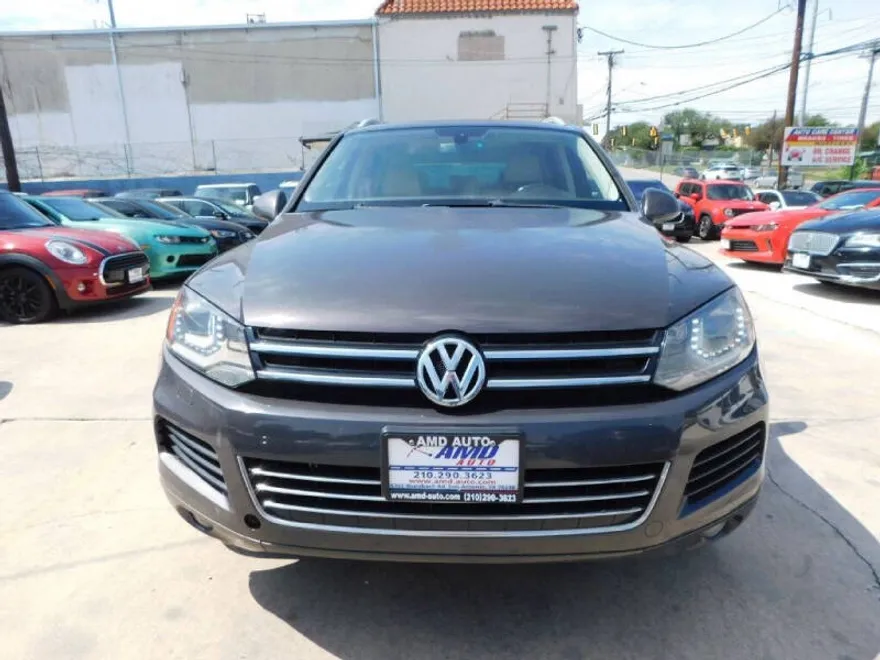 2013 Volkswagen Touareg V6 photo 1