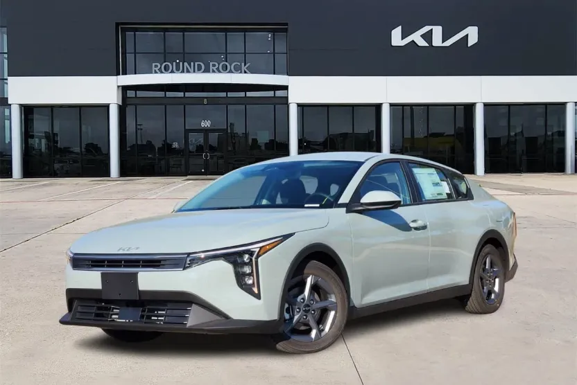 2025 Kia K4 LXS photo 1