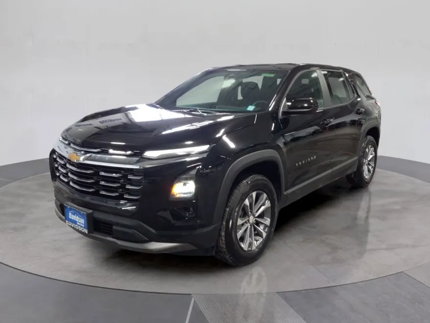 2025 Chevrolet Equinox LT photo 1