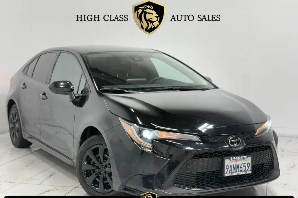 2022 Toyota Corolla LE photo 1