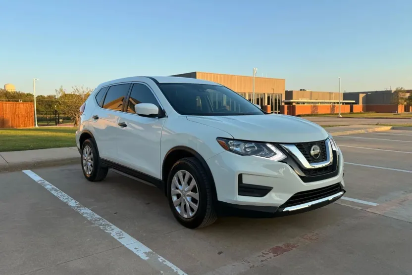 2020 Nissan Rogue photo 1