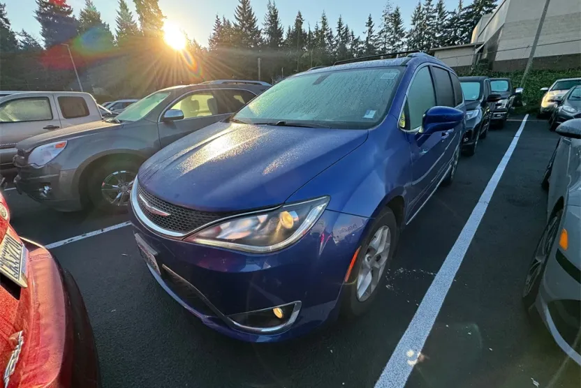 2018 Chrysler Pacifica Touring Plus photo 1