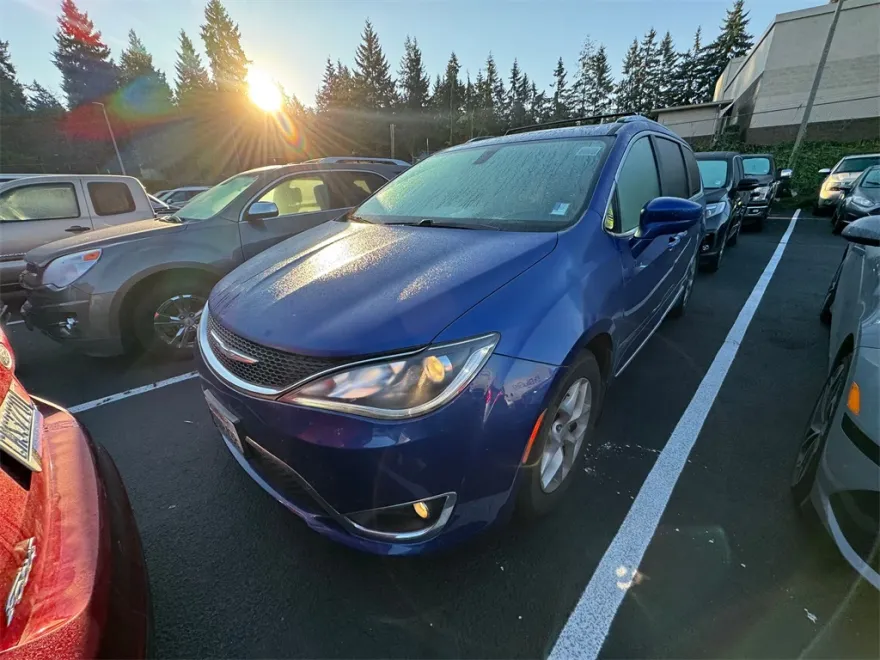 2018 Chrysler Pacifica Touring Plus photo 1