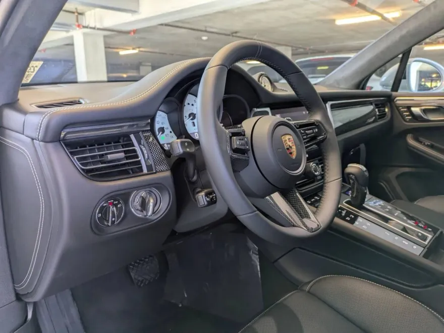2025 Porsche Macan GTS photo 1
