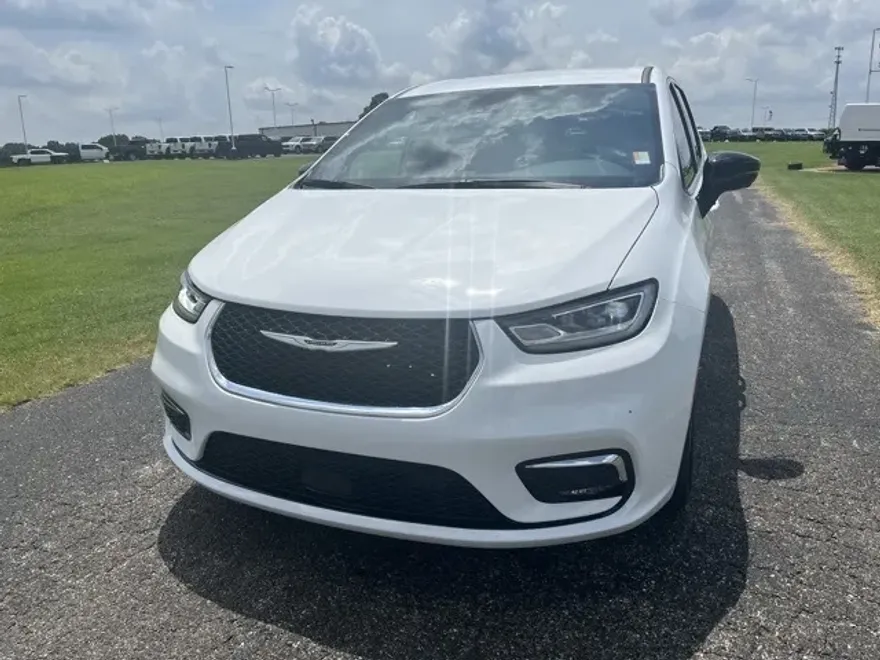 2025 Chrysler Pacifica photo 1