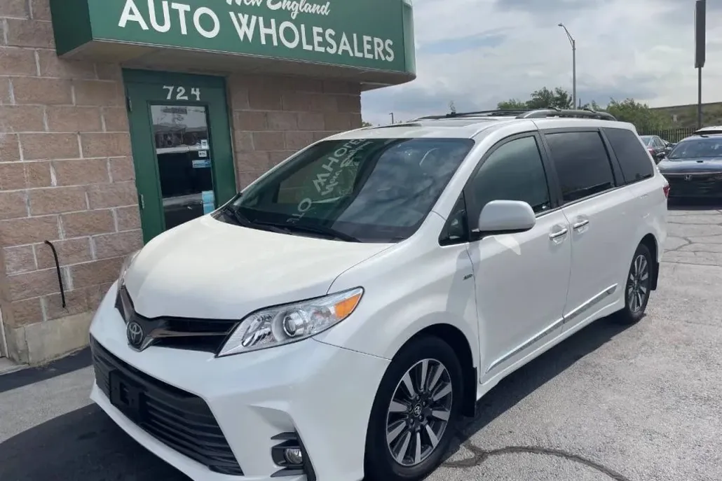 2018 Toyota Sienna XLE Premium photo 1