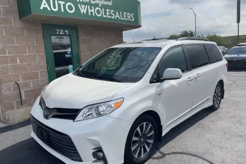 2018 Toyota Sienna XLE Premium photo 1
