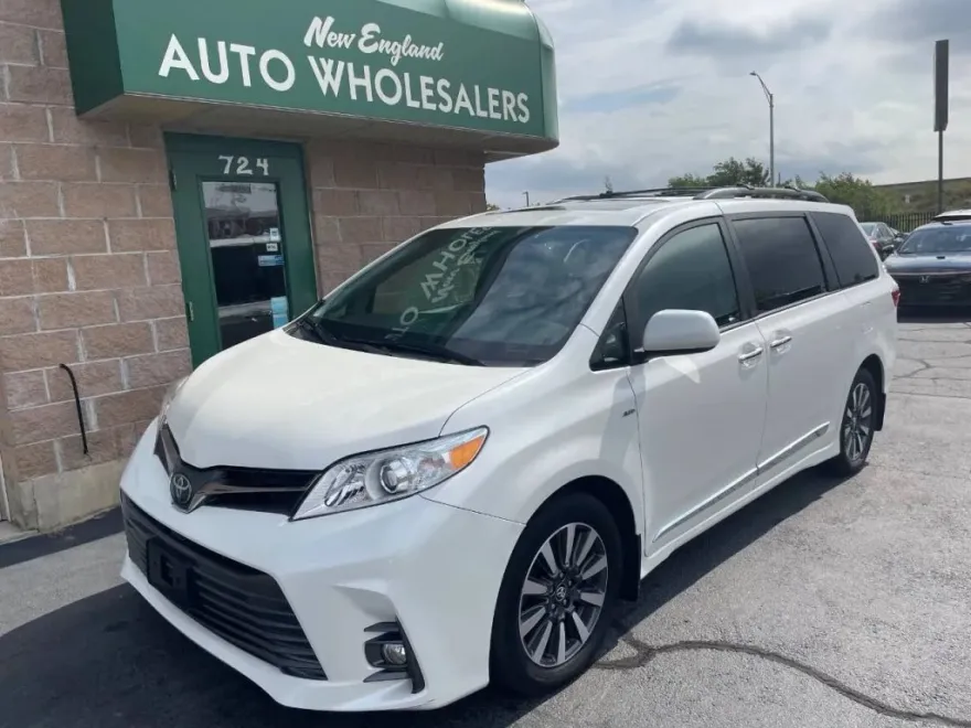 2018 Toyota Sienna XLE Premium photo 1