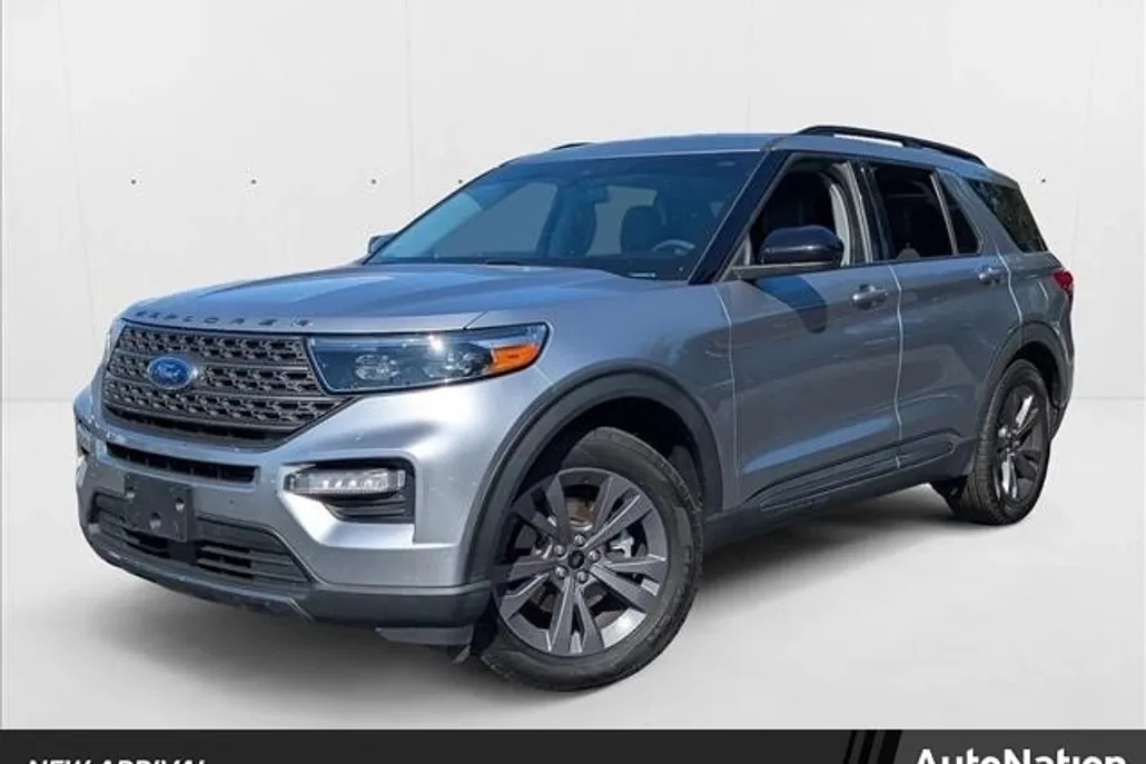 2022 Ford Explorer XLT photo 1