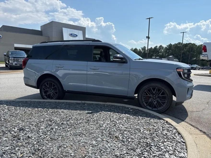 2025 Ford Expedition Platinum photo 1