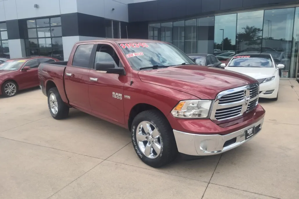 2014 Ram 1500 SLT photo 1