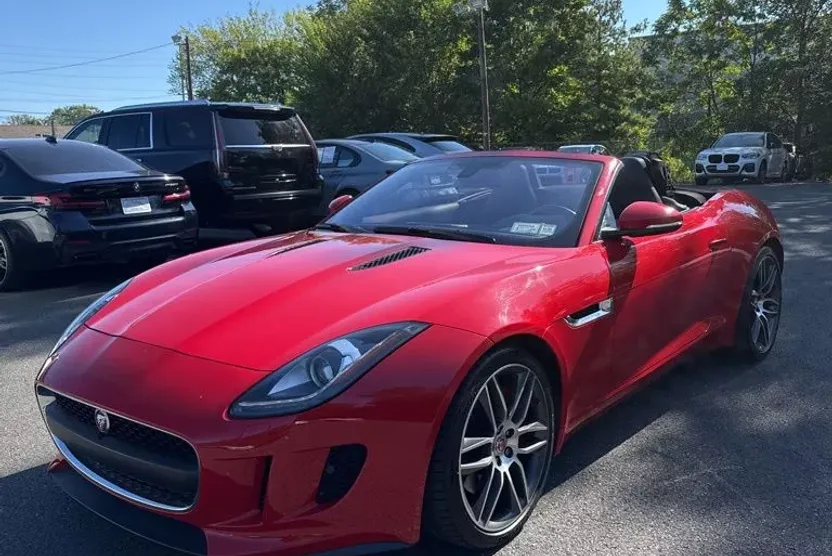2017 Jaguar F-TYPE Premium photo 1