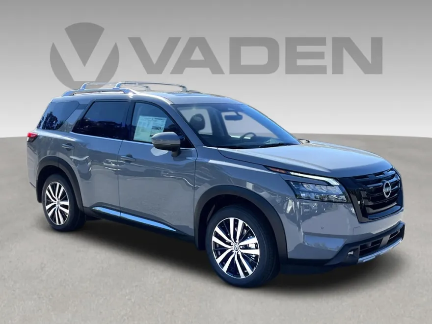 2025 Nissan Pathfinder Platinum photo 1