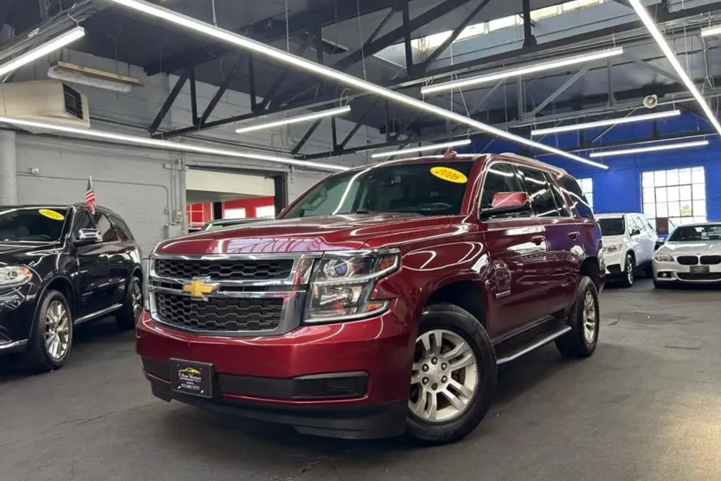 2016 Chevrolet Tahoe LT photo 1