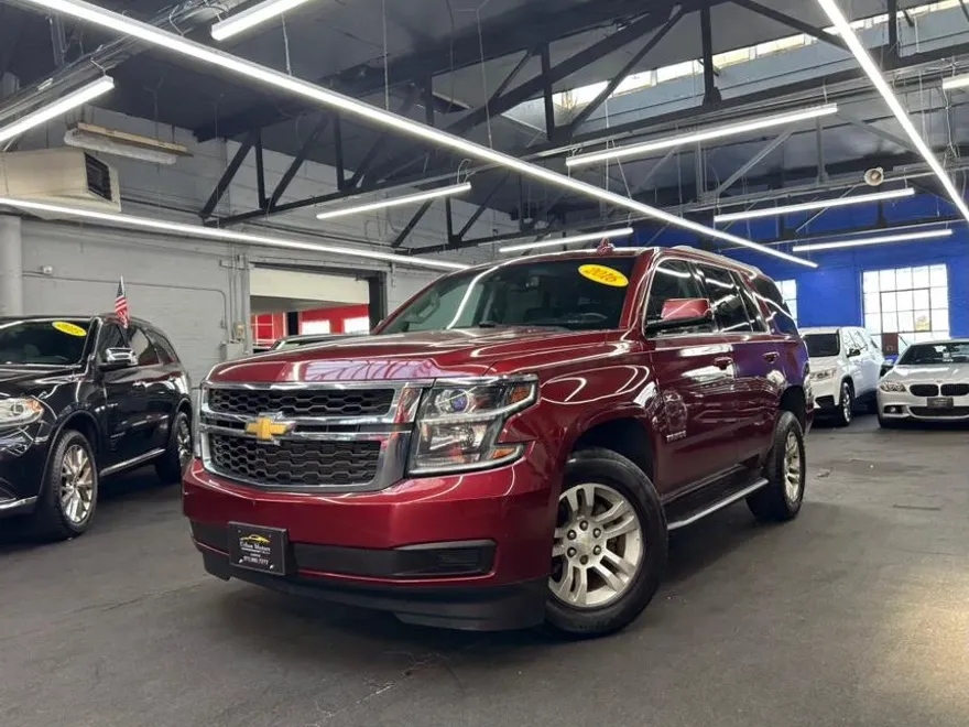 2016 Chevrolet Tahoe LT photo 1