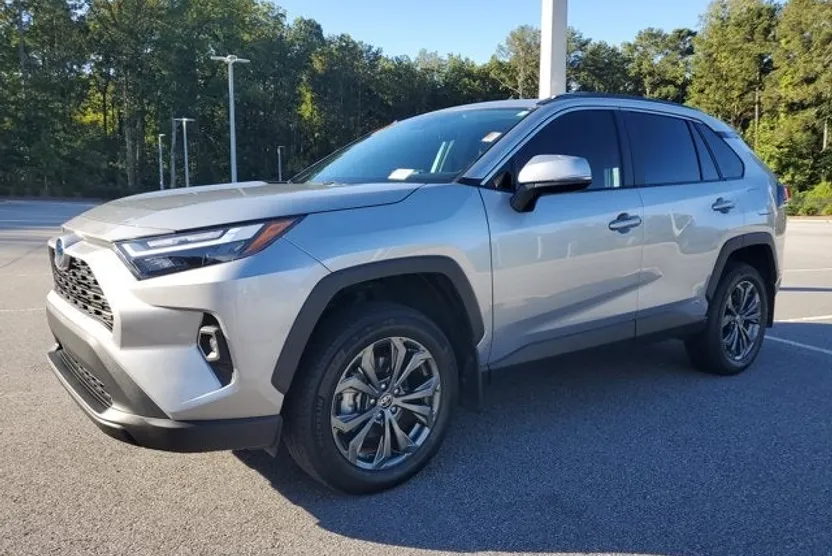 2024 Toyota RAV4 Hybrid XLE Premium photo 1