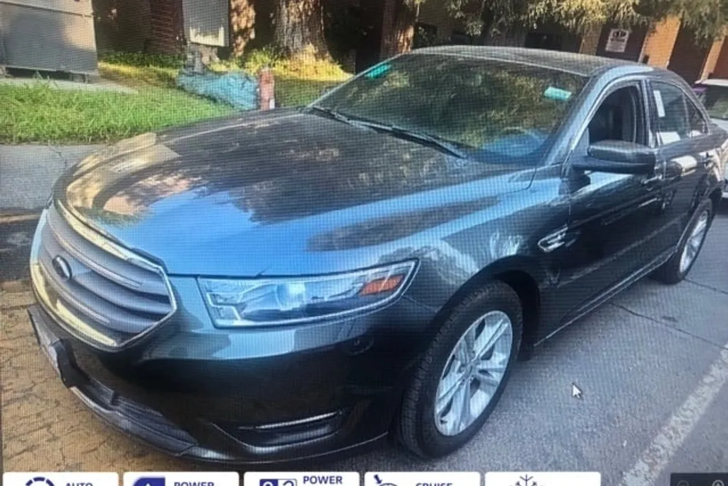 2018 Ford Taurus SEL photo 1