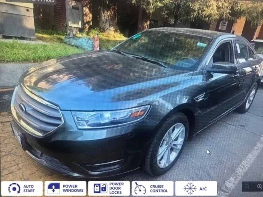 2018 Ford Taurus SEL photo 1