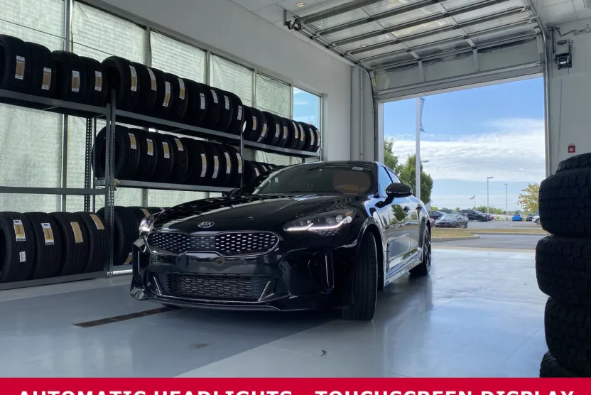 2020 Kia Stinger GT2 photo 1